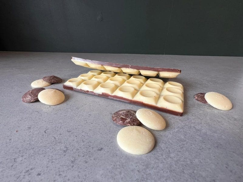 Milk and White Chocolate Half 'n' Half Harmony Bar - Image 2