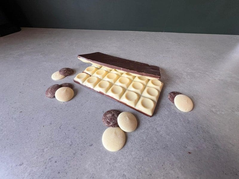 Milk and White Chocolate Half 'n' Half Harmony Bar - Image 3