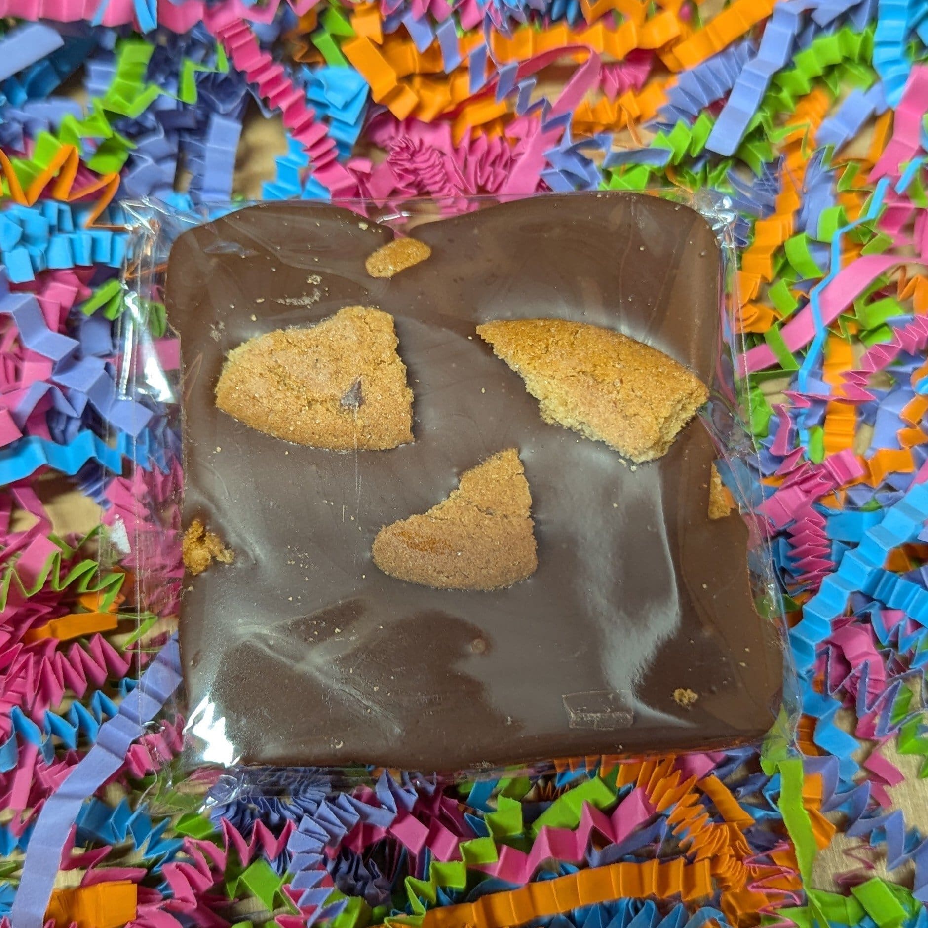 Milk Chocolate Bar with Ginger Biscuit